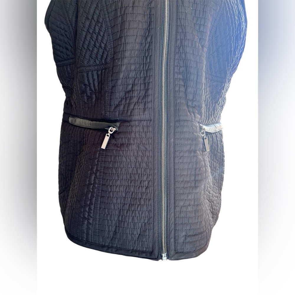 Coldwater Creek Black Quilted Vest with Faux Fur Hood Size M (10-12) - Picture 4 of 8